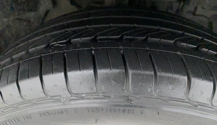 2019 Tata NEXON XZ PETROL, Petrol, Manual, 34,319 km, Right Front Tyre Tread
