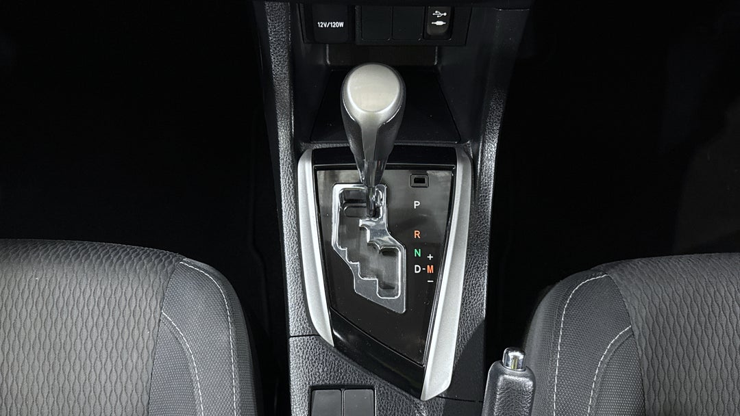 2015 Toyota Corolla Sx, Automatic, 138624 km, Gear Lever 