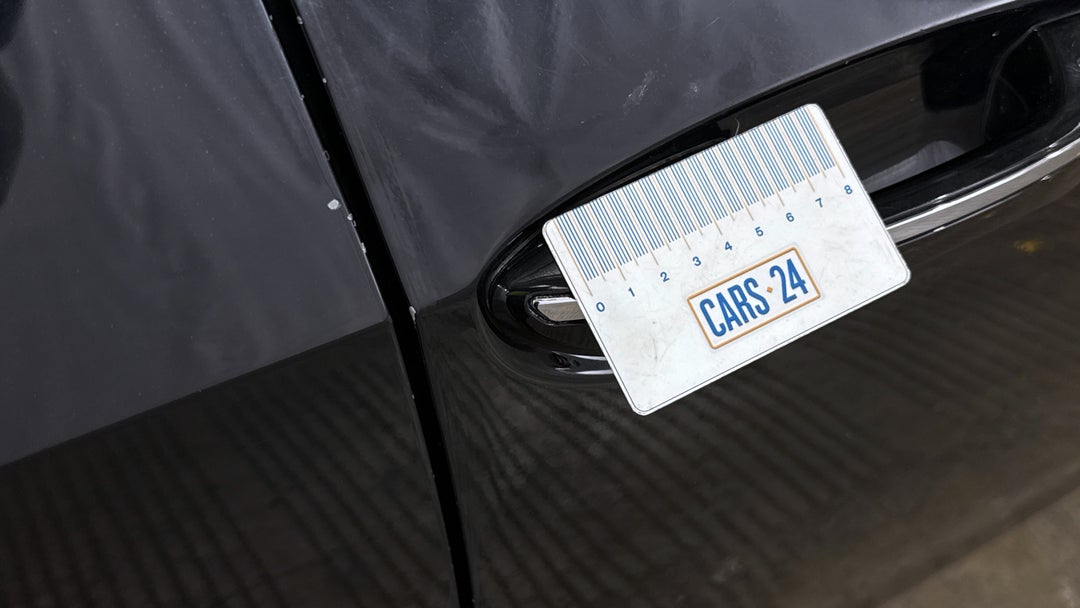 2015 Toyota Corolla Sx, Automatic, 138624 km, Doors Front RHS Scratch