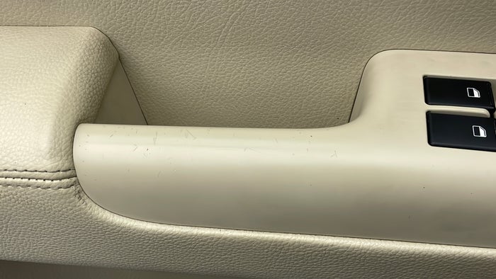 KIA MOHAVE-Door Interior LHS front Scratch