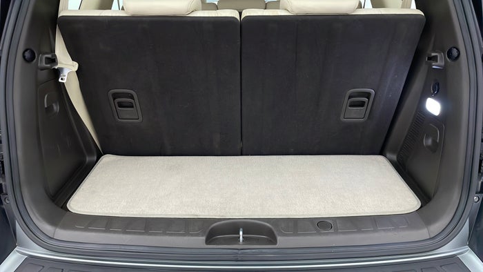 KIA MOHAVE-Boot Inside View