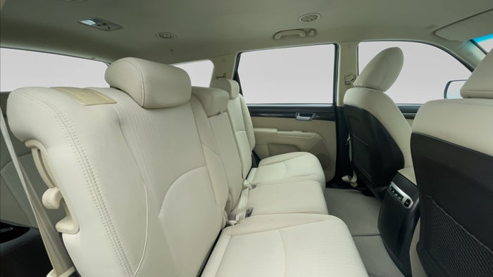 KIA MOHAVE-Right Side Door Cabin View