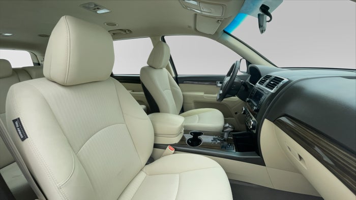 KIA MOHAVE-Right Side Front Door Cabin View