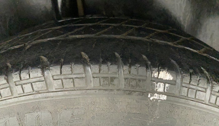2011 Maruti Swift VXI D, Petrol, Manual, 77,021 km, Right Rear Tyre Tread