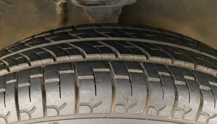 2015 Maruti Alto 800 LXI, Petrol, Manual, 60,589 km, Right Front Tyre Tread