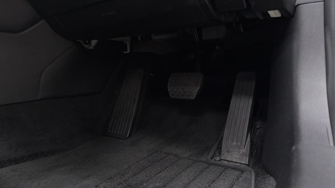 2024 Mazda 3 G25 Gt, Automatic, 22521 km, Pedals and Footmat
