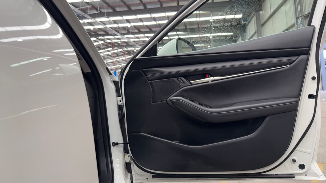2024 Mazda 3 G25 Gt, Automatic, 22521 km, Speaker View