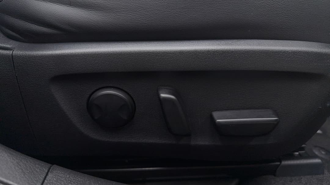 2024 Mazda 3 G25 Gt, Automatic, 22521 km, Drivers Side Adjustment Panel