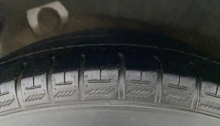 2012 Hyundai i10 MAGNA 1.1, CNG, Manual, 91,335 km, Right Rear Tyre Tread