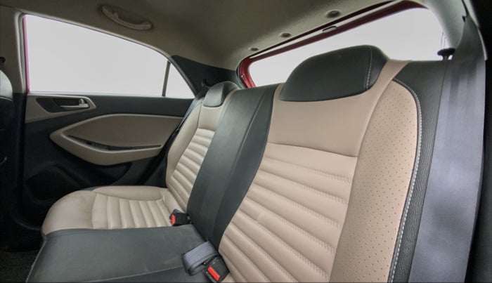 2015 Hyundai Elite i20 SPORTZ (O) 1.4, Diesel, Manual, 63,577 km, Right Side Rear Door Cabin