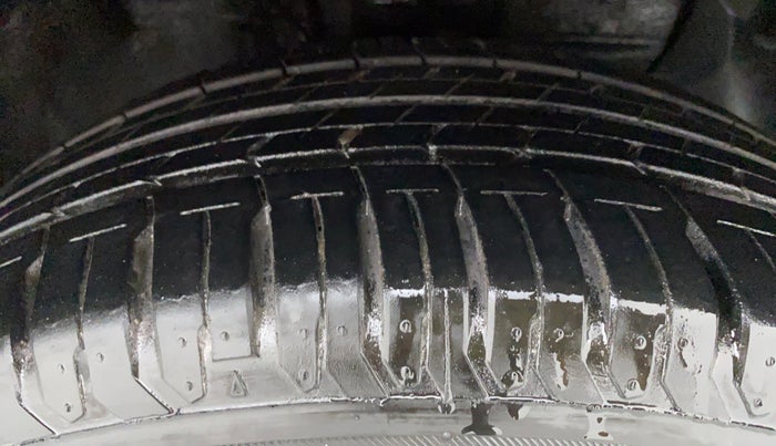 2015 Hyundai Elite i20 SPORTZ (O) 1.4, Diesel, Manual, 63,577 km, Right Front Tyre Tread