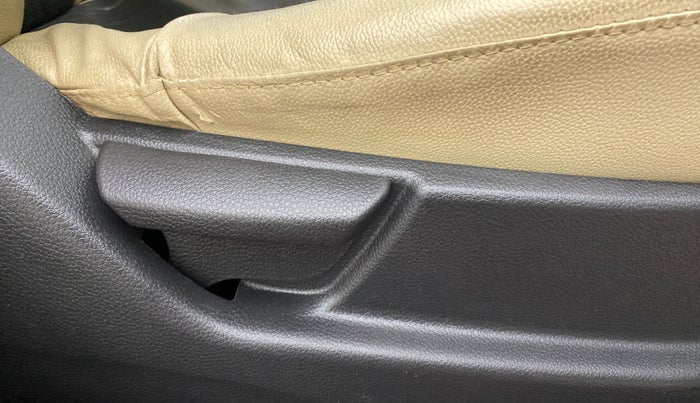 2017 Hyundai Eon MAGNA +, Petrol, Manual, 27,848 km, Driver Side Adjustment Panel