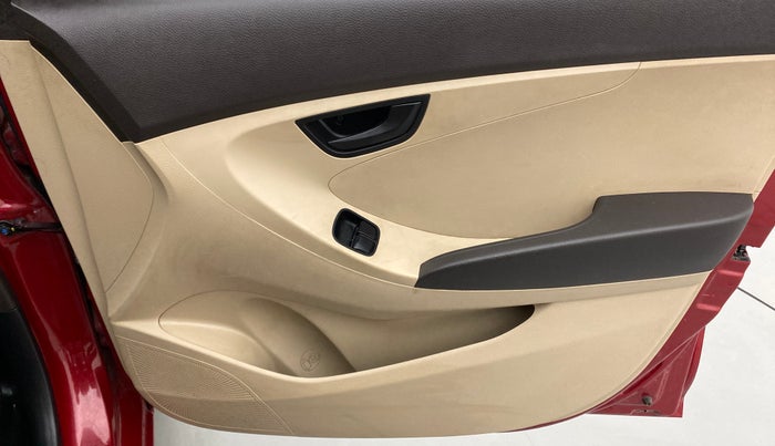2017 Hyundai Eon MAGNA +, Petrol, Manual, 27,848 km, Driver Side Door Panels Control