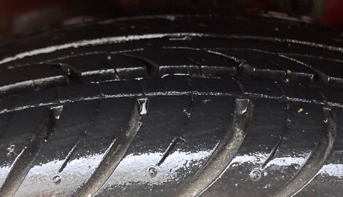 2017 Hyundai Eon MAGNA +, Petrol, Manual, 27,848 km, Left Rear Tyre Tread