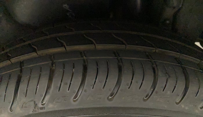 2014 Maruti Swift Dzire ZXI, Petrol, Manual, 40,751 km, Left Rear Tyre Tread
