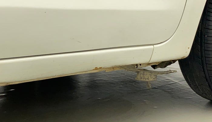2018 Maruti Swift VDI, Diesel, Manual, 66,434 km, Right running board - Cladding has minor damage