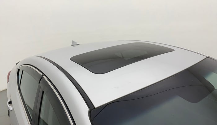 2017 Hyundai New Elantra 2.0 SX(O) AT PETROL, Petrol, Automatic, 51,616 km, Roof