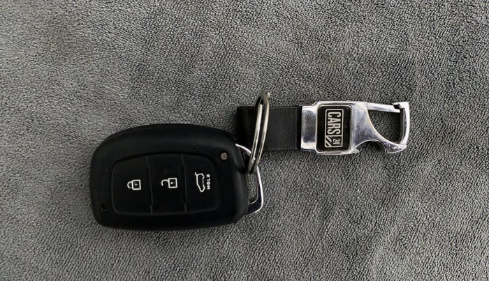 2017 Hyundai New Elantra 2.0 SX(O) AT PETROL, Petrol, Automatic, 51,616 km, Key Close Up
