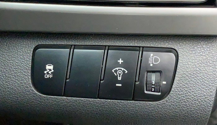 2017 Hyundai New Elantra 2.0 SX(O) AT PETROL, Petrol, Automatic, 51,616 km, Dashboard - Headlight height adjustment not working