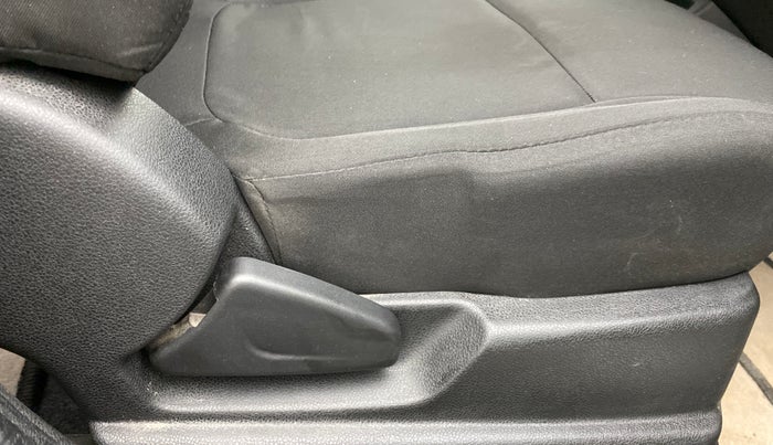 2017 Renault Kwid 1.0 RXL AT, Petrol, Automatic, 27,354 km, Driver Side Adjustment Panel