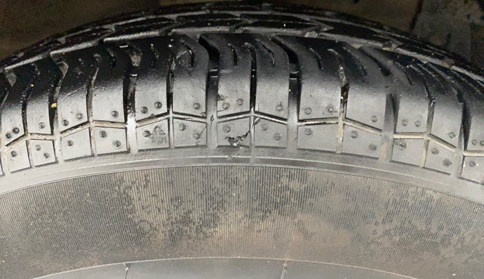 2017 Maruti Swift LXI OPT, Petrol, Manual, 10,875 km, Left Front Tyre Tread