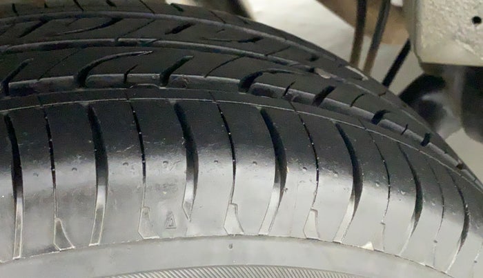 2017 Mahindra KUV 100 NXT K2 6 STR, Petrol, Manual, 8,524 km, Right Rear Tyre Tread
