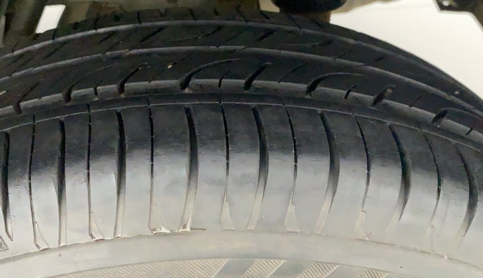 2017 Mahindra KUV 100 NXT K2 6 STR, Petrol, Manual, 8,524 km, Left Rear Tyre Tread