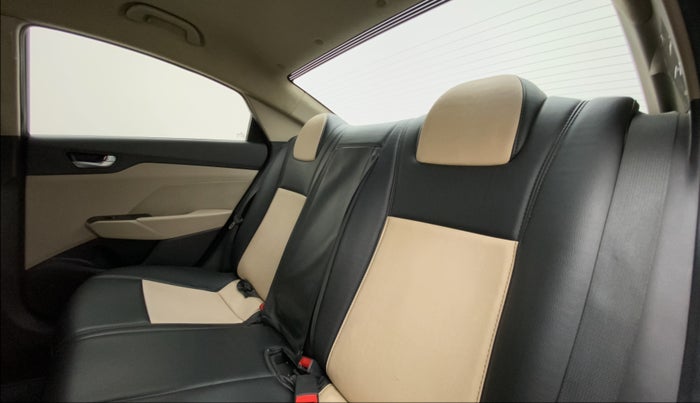 2018 Hyundai Verna 1.6 SX VTVT, Petrol, Manual, 37,879 km, Right Side Rear Door Cabin