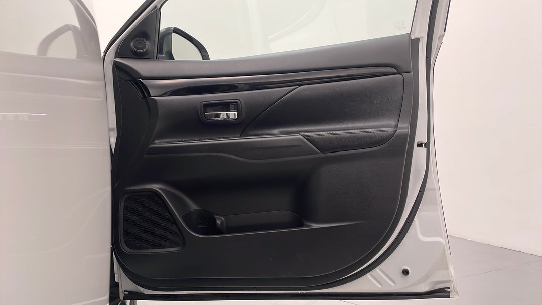 2016 Mitsubishi Outlander Exceed (4x4), Automatic, 111567 km, Speaker View