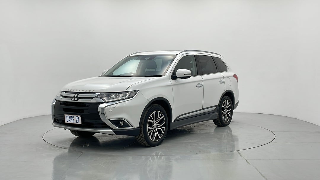 2016 Mitsubishi Outlander Exceed (4x4), Automatic, 111567 km, Left Front Diagonal (45- Degree) View