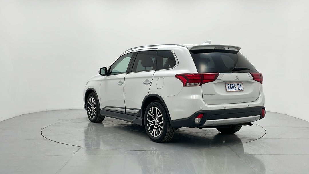 2016 Mitsubishi Outlander Exceed (4x4), Automatic, 111567 km, Left Back Diagonal (45- Degree) View