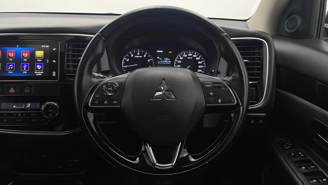 2016 Mitsubishi Outlander Exceed (4x4), Automatic, 111567 km, Steering Wheel Close-up