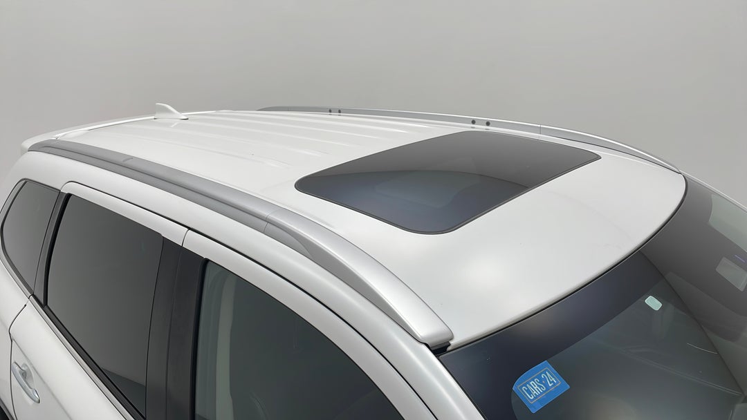 2016 Mitsubishi Outlander Exceed (4x4), Automatic, 111567 km, Roof/Sunroof View