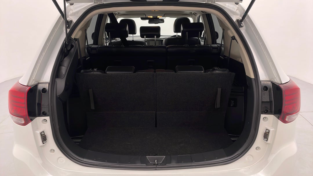 2016 Mitsubishi Outlander Exceed (4x4), Automatic, 111567 km, Boot Inside View