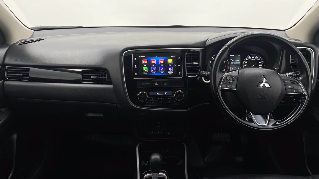 2016 Mitsubishi Outlander Exceed (4x4), Automatic, 111567 km, Dashboard View
