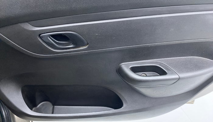 2017 Renault Kwid RXT, Petrol, Manual, 55,474 km, Driver Side Door Panels Control