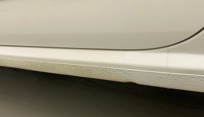2013 Volkswagen Polo COMFORTLINE 1.2L PETROL, Petrol, Manual, 1,19,316 km, Left running board - Slightly dented