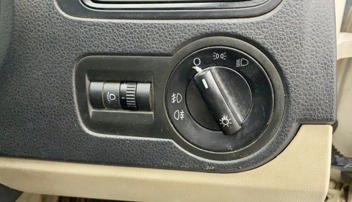 2013 Volkswagen Polo COMFORTLINE 1.2L PETROL, Petrol, Manual, 1,19,316 km, Dashboard - Headlight height adjustment not working