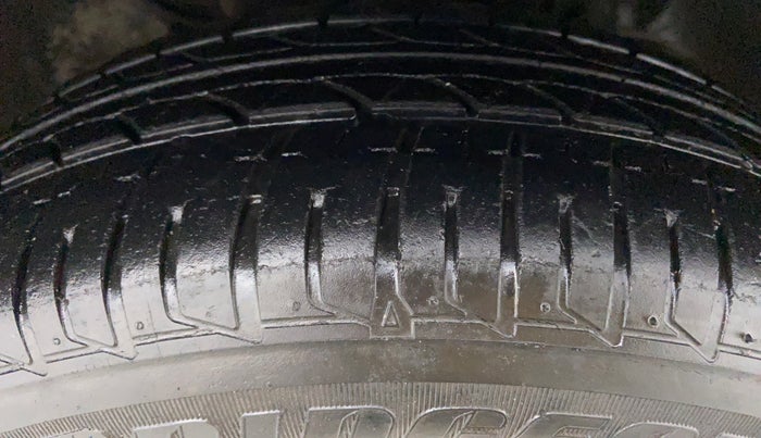 2016 Tata Tiago XZ 1.2 REVOTRON, Petrol, Manual, 14,724 km, Right Front Tyre Tread