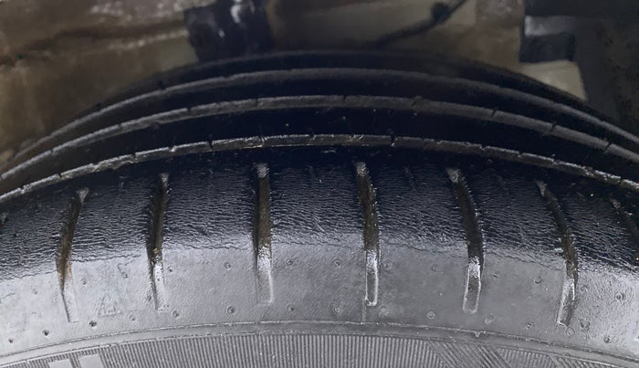 2019 Maruti Ciaz ALPHA  AT 1.5 SHVS PETROL, Petrol, Automatic, 54,951 km, Right Front Tyre Tread