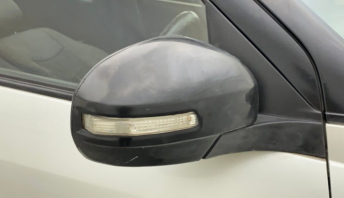 2014 Maruti Swift VXI, Petrol, Manual, 70,366 km, Right rear-view mirror - Minor folding noise