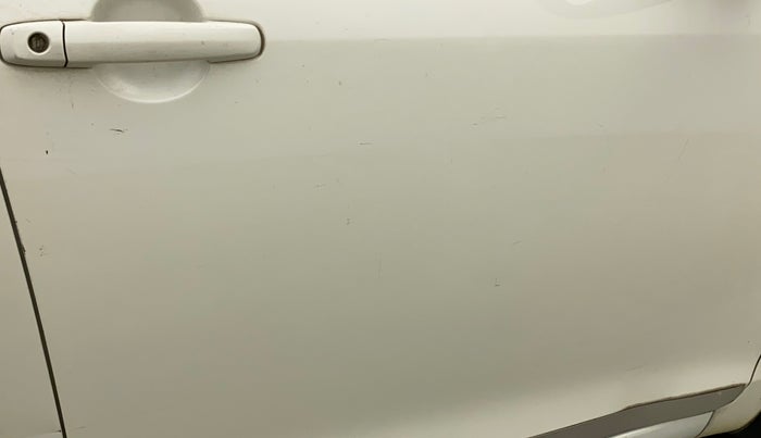 2014 Maruti Swift VXI, Petrol, Manual, 70,366 km, Driver-side door - Minor scratches