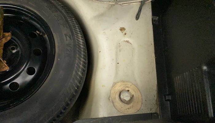 2014 Maruti Swift VXI, Petrol, Manual, 70,366 km, Boot floor - Slight discoloration