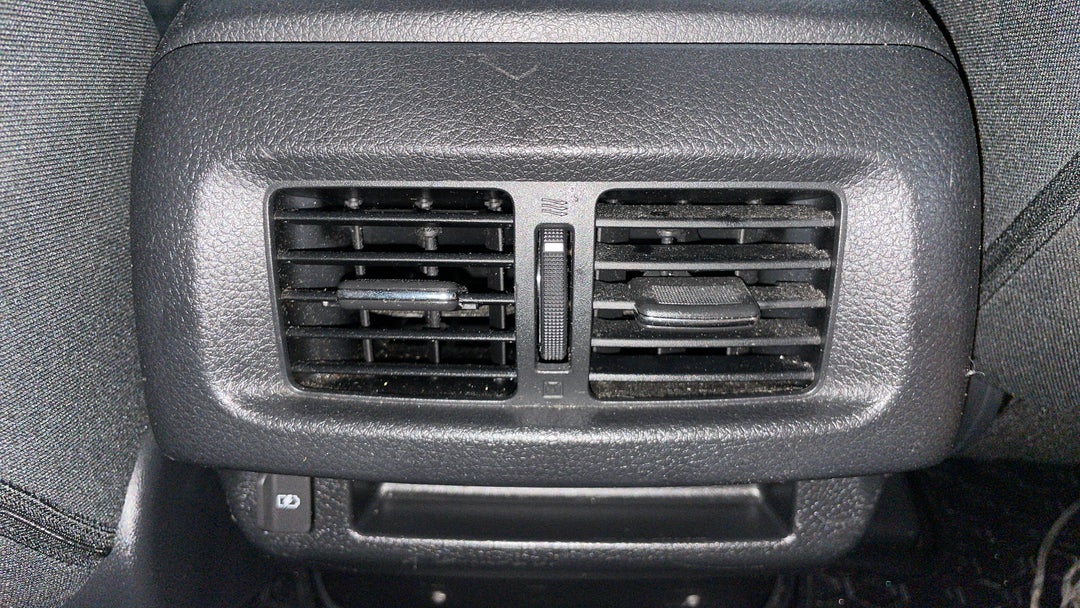 2021 Nissan Navara Sl (4x4), Automatic, 77512 km, Rear A/C Vent