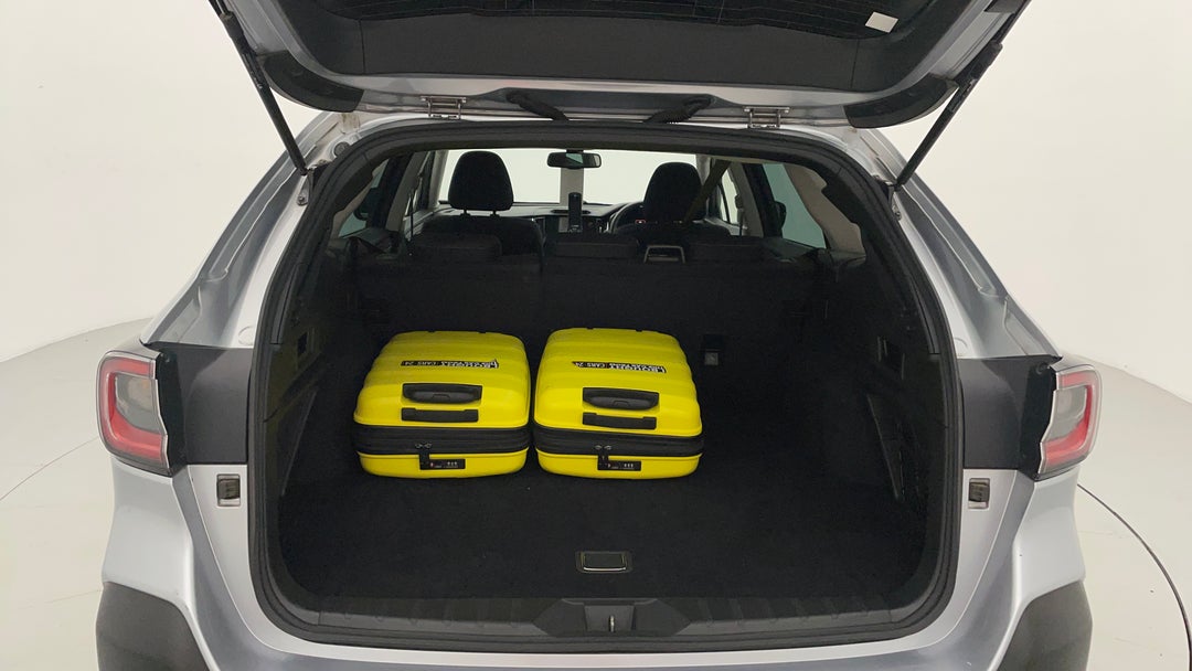 2022 Subaru Outback 2.5i Awd, Automatic, 33732 km, Boot Inside View with Luggage