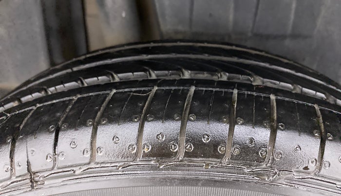 2018 Maruti Dzire ZDI, Diesel, Manual, 49,766 km, Right Rear Tyre Tread