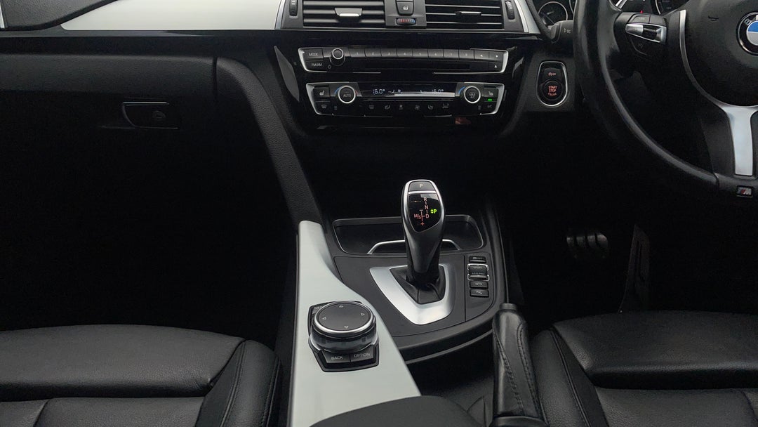 2016 BMW 3 30i M Sport, Automatic, 55564 km, Center Console