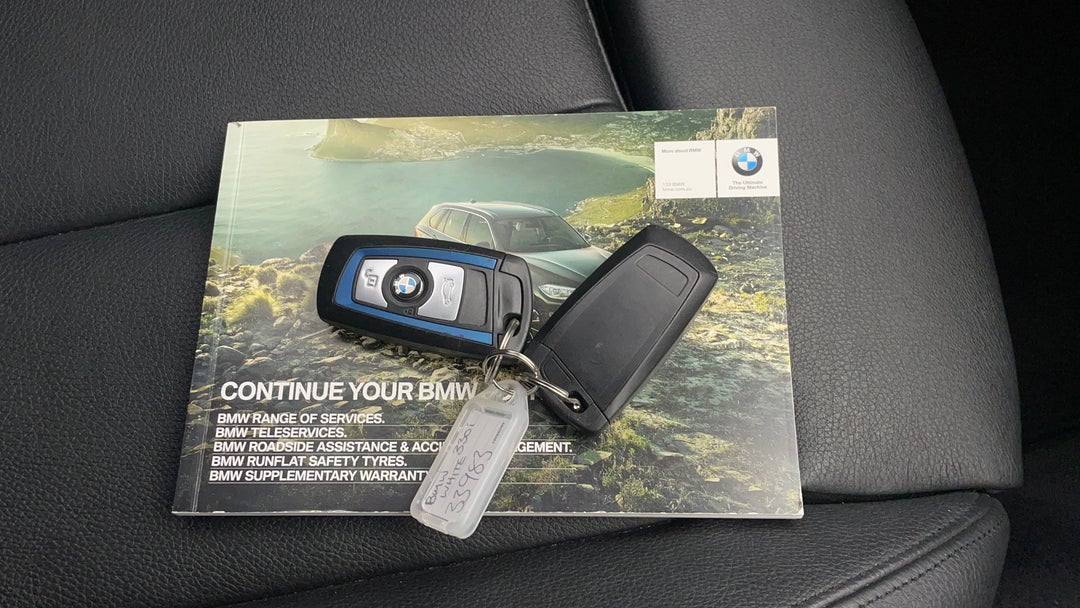 2016 BMW 3 30i M Sport, Automatic, 55564 km, Key Close-up