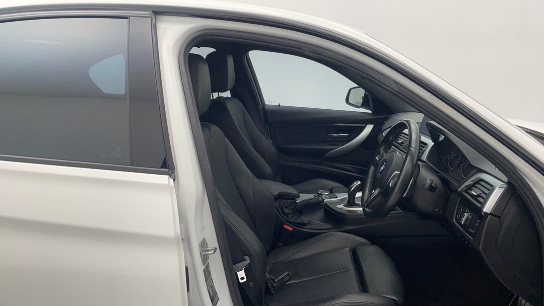 2016 BMW 3 30i M Sport, Automatic, 55564 km, Right Side Front Door Cabin View