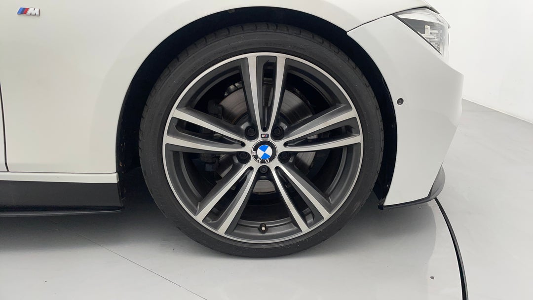 2016 BMW 3 30i M Sport, Automatic, 55564 km, Right Front Wheel